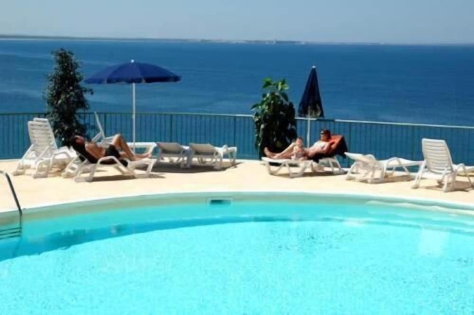 Imagen de la piscina del Hotel La Baja. Foto 13