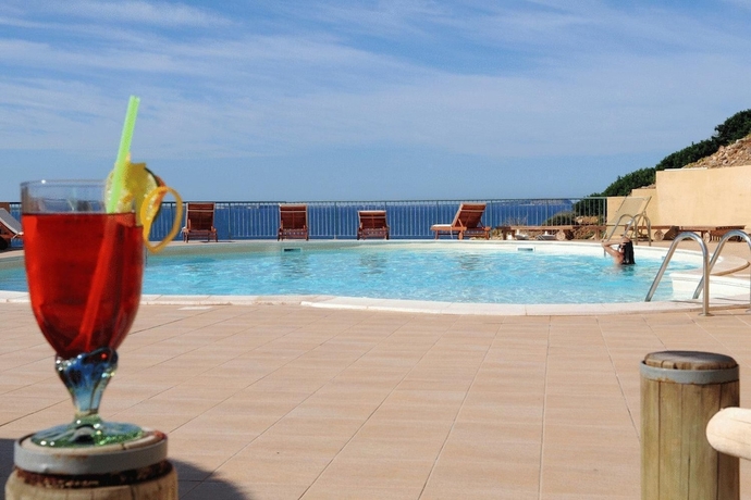 Imagen de la piscina del Hotel La Baja. Foto 16