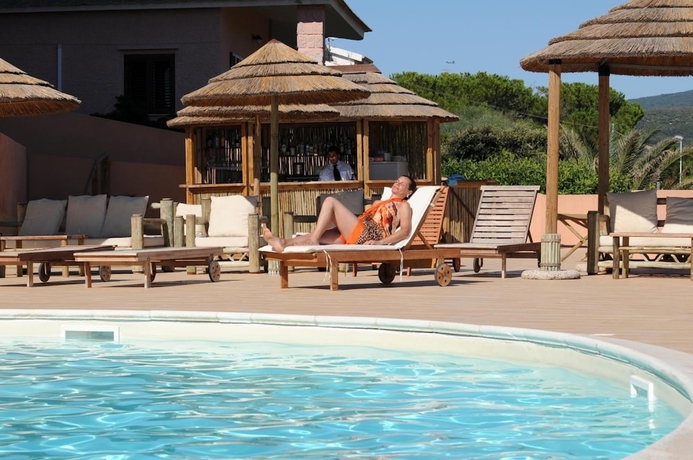 Imagen de la piscina del Hotel La Baja. Foto 17