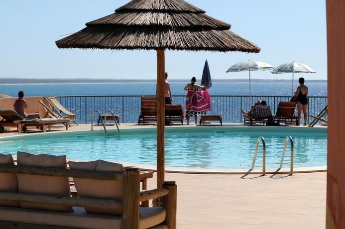 Imagen de la piscina del Hotel La Baja. Foto 19