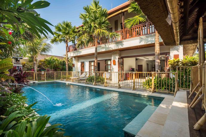 Imagen de la piscina del Hotel La Bali. Foto 18