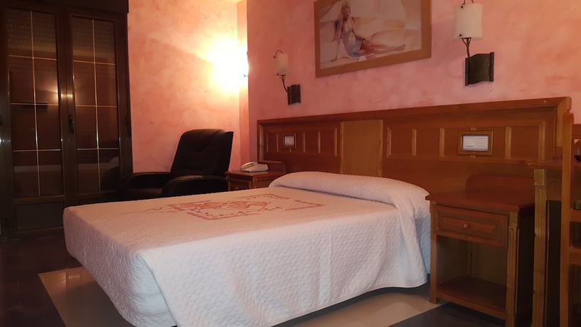 Imagen de la habitación del Hotel La Barca, Pedro Muñoz. Foto 16