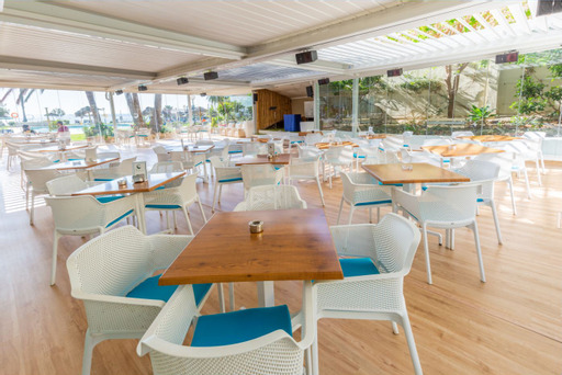 Imagen del bar/restaurante del Hotel La Barracuda. Foto 2