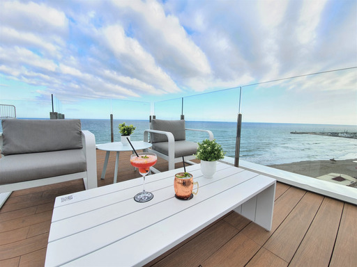 Imagen de los exteriores del Hotel La Barracuda. Foto 9