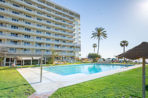 Imagen de la piscina del Hotel La Barracuda. Foto 19