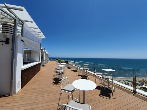 Imagen de los exteriores del Hotel La Barracuda. Foto 14