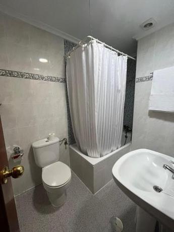 Imagen de la habitación del Hotel La Bas&iacute;lica. Foto 19