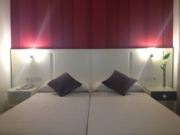 Imagen de la habitación del Hotel La Bastida. Foto 13