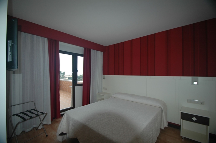 Imagen de la habitación del Hotel La Bastida. Foto 15