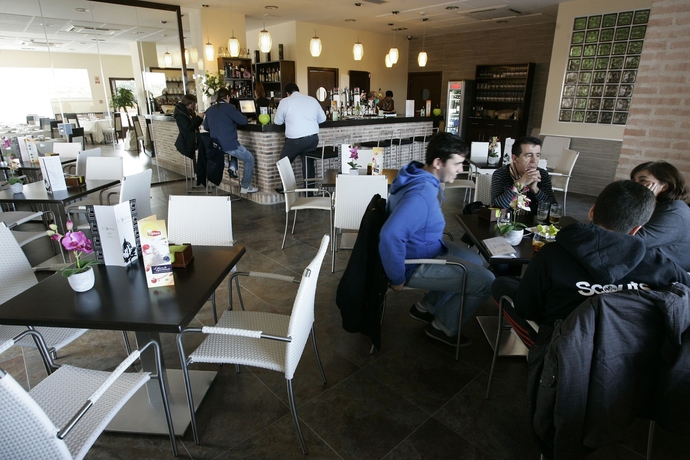 Imagen del bar/restaurante del Hotel La Bastida. Foto 5