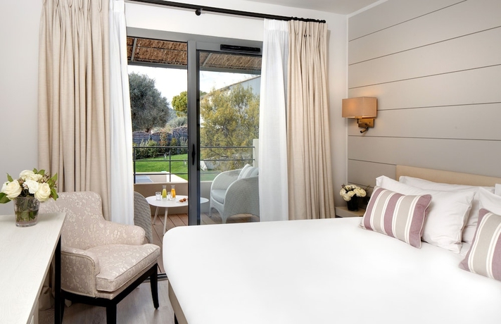 Imagen de la habitación del Hotel La Bastide De Biot. Foto 2