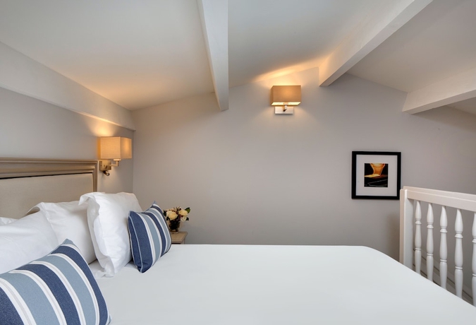 Imagen de la habitación del Hotel La Bastide De Biot. Foto 7