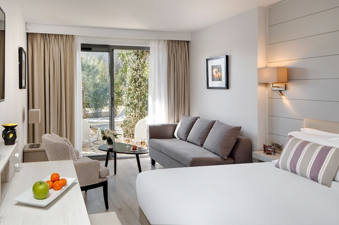 Imagen de la habitación del Hotel La Bastide De Biot. Foto 8