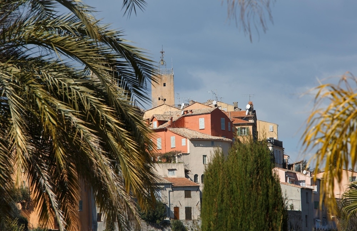 Imagen de la habitación del Hotel La Bastide De Biot. Foto 14
