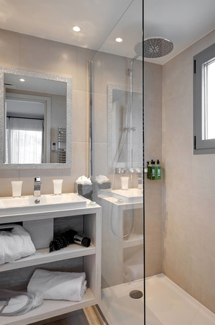 Imagen de la habitación del Hotel La Bastide De Biot. Foto 15