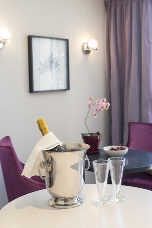 Imagen de la habitación del Hotel La Bastide De L'oliveraie. Foto 7