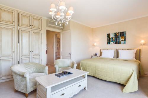 Imagen de la habitación del Hotel La Bastide De Tourtour and Spa. Foto 2