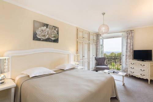 Imagen de la habitación del Hotel La Bastide De Tourtour and Spa. Foto 11