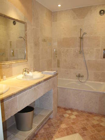 Imagen de la habitación del Hotel La Bastide De Tourtour and Spa. Foto 14