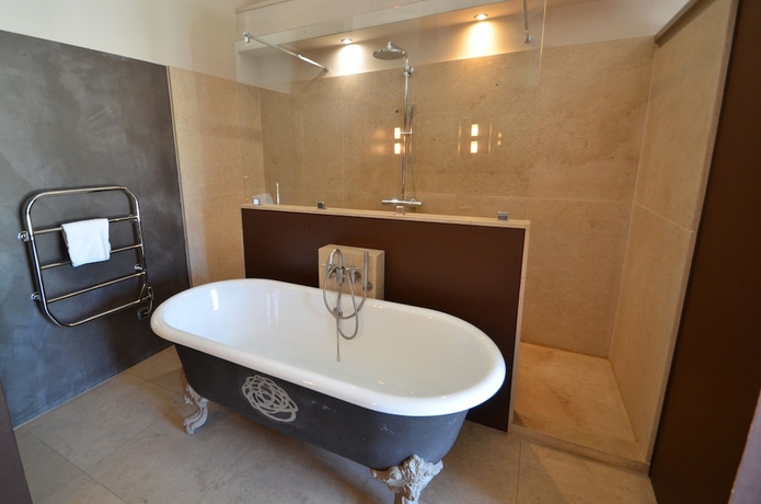 Imagen de la habitación del Hotel La Bastide Du Clos Des Roses. Foto 13