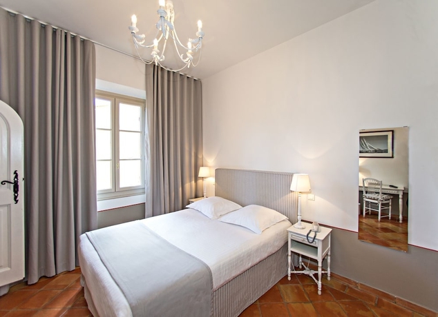 Imagen de la habitación del Hotel La Bastide Du Port. Foto 2