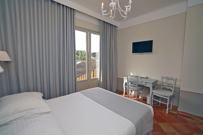 Imagen de la habitación del Hotel La Bastide Du Port. Foto 3