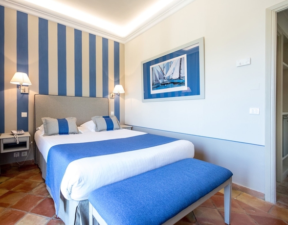Imagen de la habitación del Hotel La Bastide Du Port. Foto 4