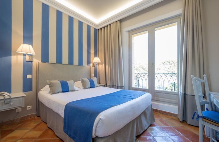 Imagen de la habitación del Hotel La Bastide Du Port. Foto 5