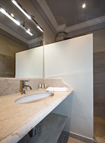 Imagen de la habitación del Hotel La Bastide Du Port. Foto 16