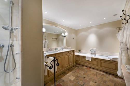 Imagen de la habitación del Hotel La Bastide Saint Antoine. Foto 5