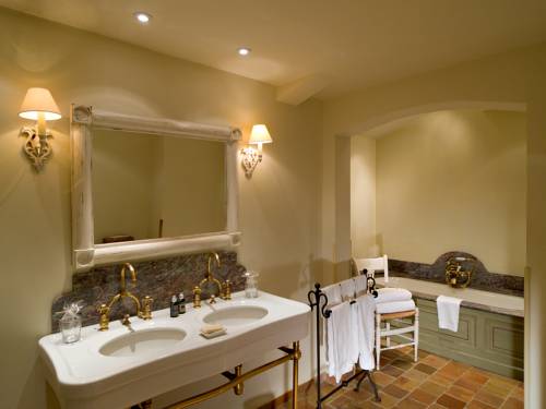 Imagen de la habitación del Hotel La Bastide Saint Antoine. Foto 12