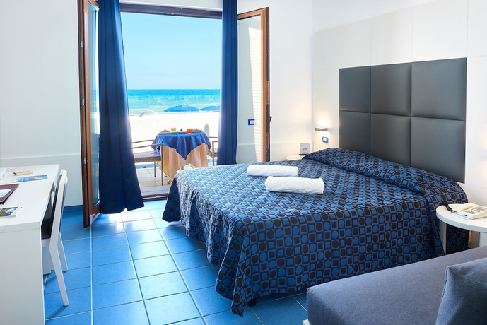 Imagen de la habitación del Hotel La Battigia. Foto 13