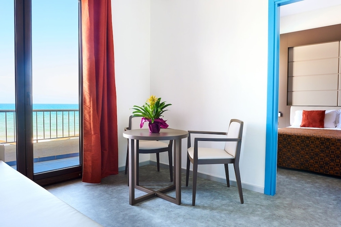 Imagen de la habitación del Hotel La Battigia. Foto 16