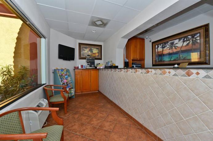 Imagen de los interiores del Hotel La Bella Oceanfront Inn. Foto 17