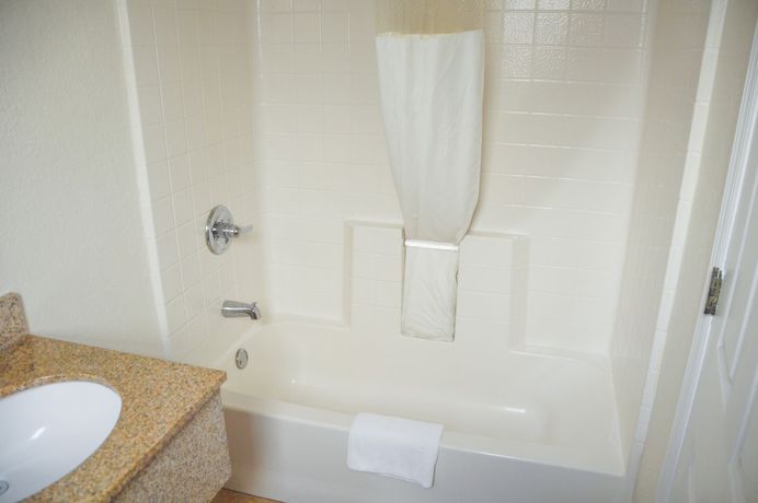 Imagen de la habitación del Hotel La Bella Oceanfront Inn. Foto 4