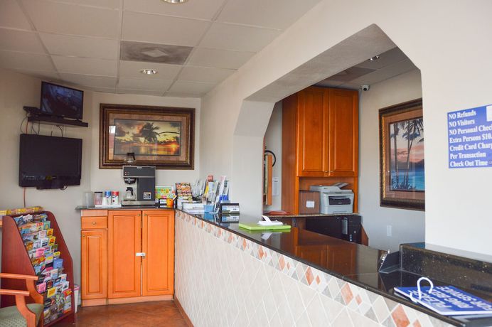 Imagen de los interiores del Hotel La Bella Oceanfront Inn. Foto 18