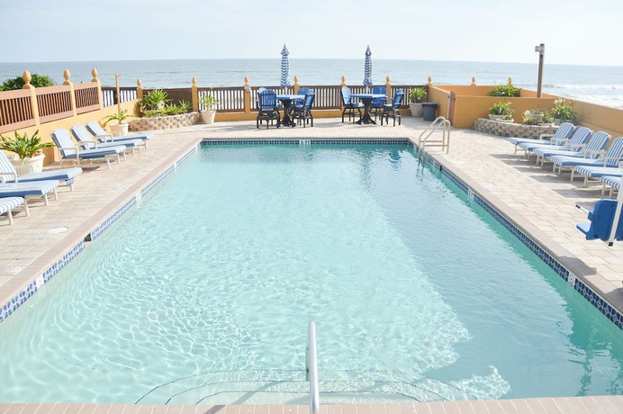 Imagen de la piscina del Hotel La Bella Oceanfront Inn. Foto 19
