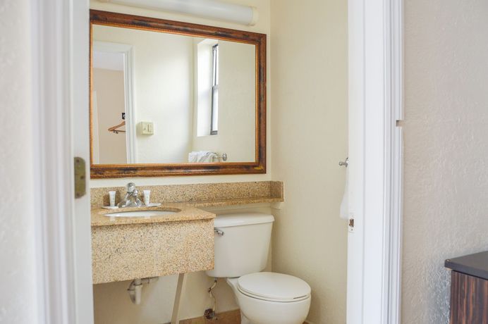Imagen de la habitación del Hotel La Bella Oceanfront Inn. Foto 12