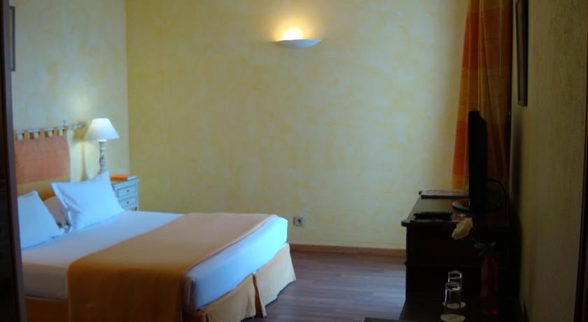 Imagen de la habitación del Hotel La Belle Aurore, Sainte-Maxime. Foto 2