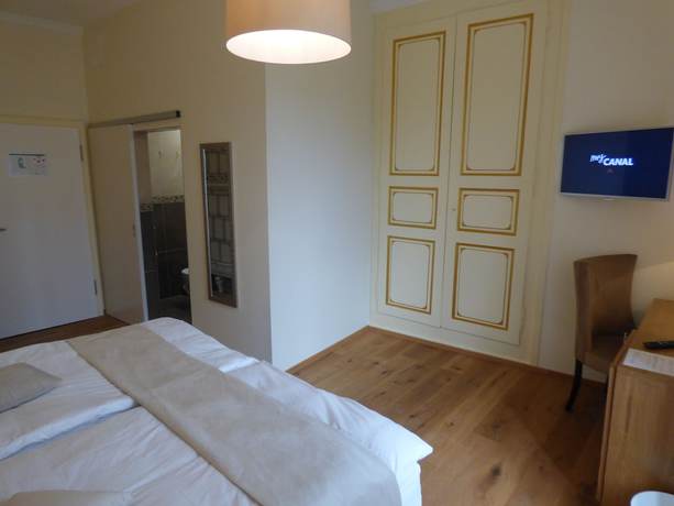 Imagen de la habitación del Hotel La Belle Croix. Foto 15