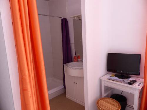 Imagen de la habitación del Hotel La Belle Etoile, Saint Nazaire. Foto 8