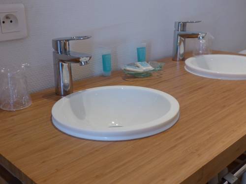 Imagen de la habitación del Hotel La Belle Etoile, Saint Nazaire. Foto 10
