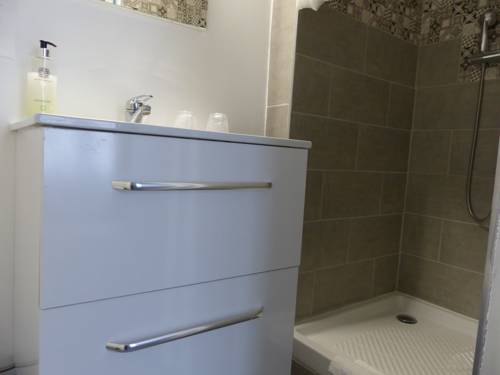 Imagen de la habitación del Hotel La Belle Etoile, Saint Nazaire. Foto 16