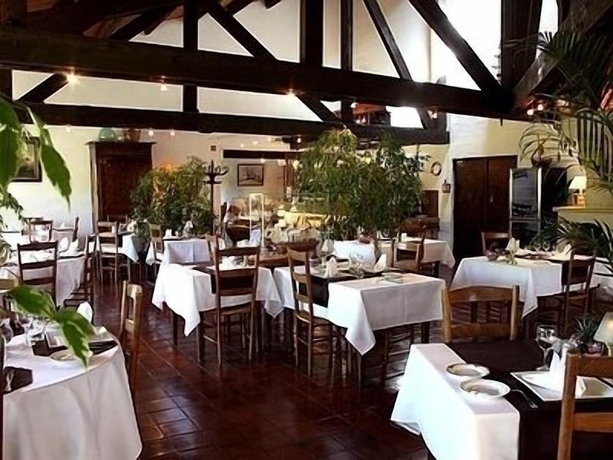 Imagen del bar/restaurante del Hotel La Belle Poule. Foto 8