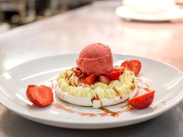 Imagen del bar/restaurante del Hotel La Belle Poule. Foto 9