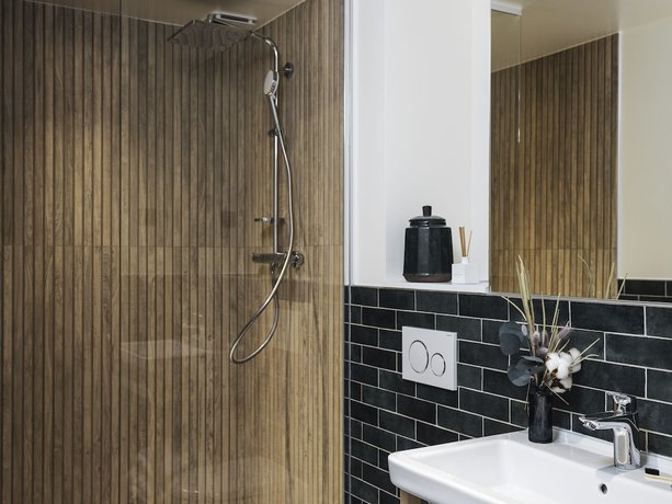 Imagen de la habitación del Hotel La Belle Ville. Foto 10