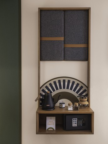 Imagen de la habitación del Hotel La Belle Ville. Foto 15