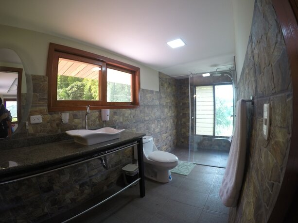 Imagen de la habitación del Hotel La Belle Vue Lodge. Foto 14