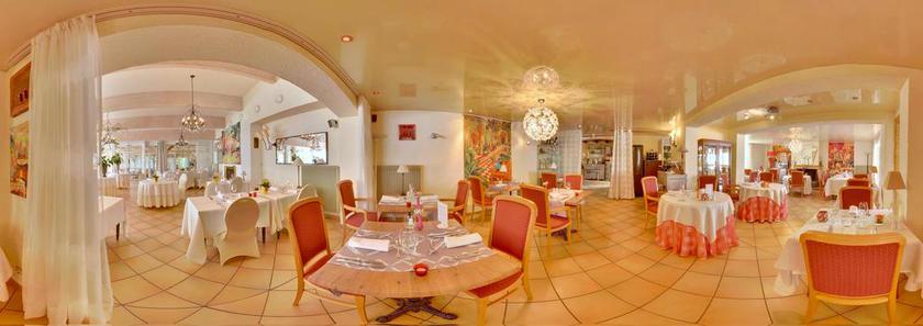 Imagen del bar/restaurante del Hotel La Bergerie. Foto 2