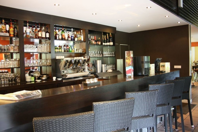 Imagen del bar/restaurante del Hotel La Bertelière, The Originals Relais Rouen. Foto 4